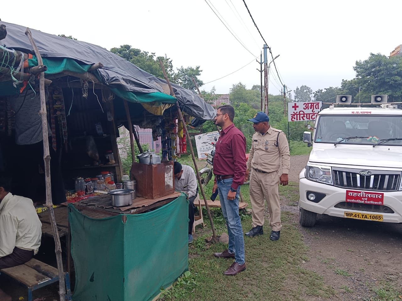 उत्कृष्ट विद्यालय गेट के पास तंबाकू नियंत्रण समिति ने की चलानी करवाई