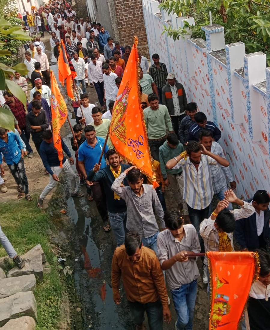 भक्तों ने उत्साहपूर्वक निकाली अक्षत कलश यात्रा