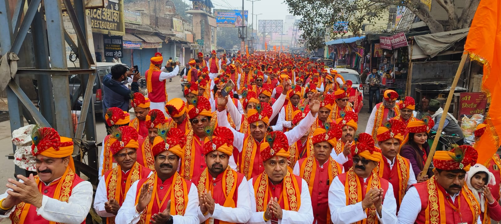 श्री गोवर्धन महाराज…महाराज तेरे माथे मुकुट विराज रहो….