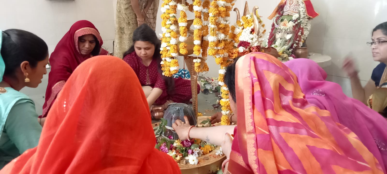 मुक्तेश्वर महादेव मंदिर में हुआ अभिषेक-पूजन