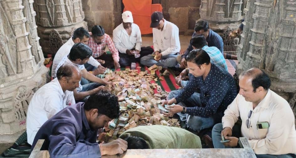 Ratlam बिलपांक के विरुपाक्ष महादेव मंदिर के दान पात्र में आई 5 लाख रुपए से अधिक दान राशि