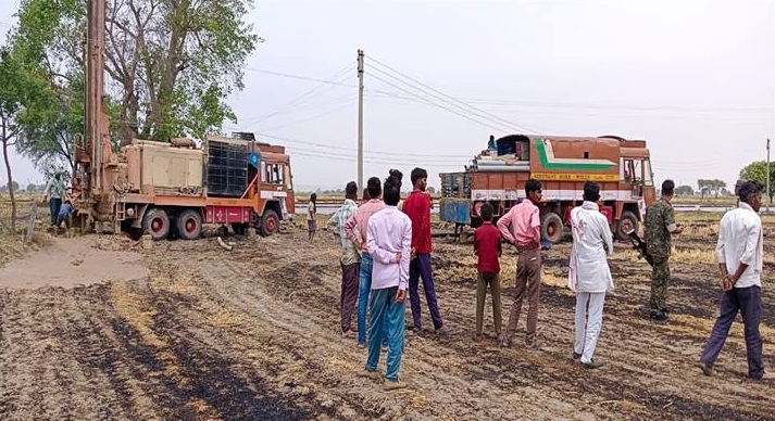 प्रतिबंध के बावजूद नलकूप खनन की जुर्रत करना भारी पड़ा