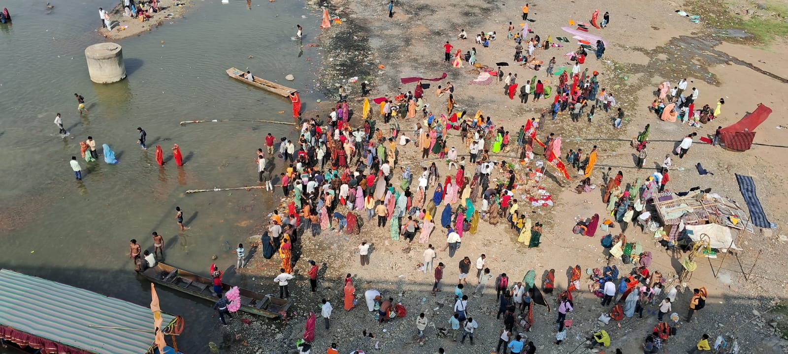 नर्मदा के नाभि तीर्थ स्थल नेमावर में लाखों श्रद्धालुओं ने किया पवित्र स्नान