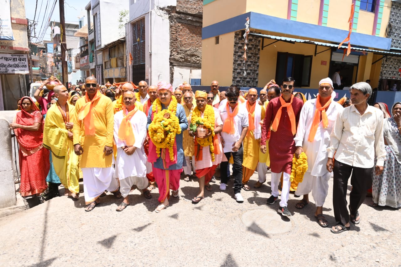 11 कुंडीय श्री लक्ष्मी नारायण महायज्ञ का हुआ शुभारंभ