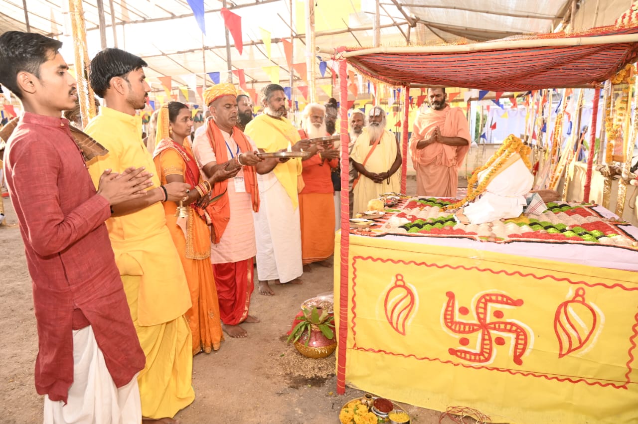 देवास में श्री लक्ष्मीनारायण महायज्ञ