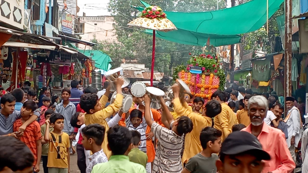 भक्तों का हाल जानने निकले बाबा भोलेनाथ