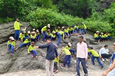 दिव्यांग छात्रावास के बच्चों ने टेकरी पर बिखेरे सीडबॉल