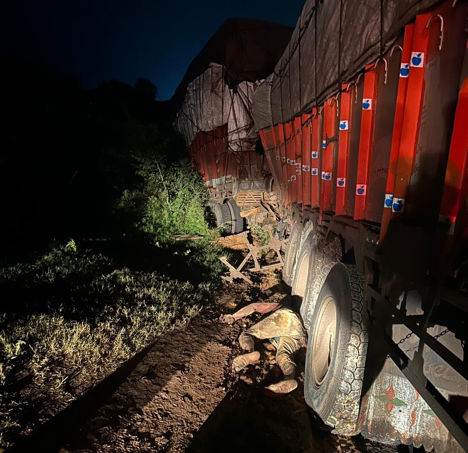 ग्राम खटांबा में खड़े ट्रक में पीछे से दूसरे ट्रक ने मारी टक्कर, तीन लोगों की मौत