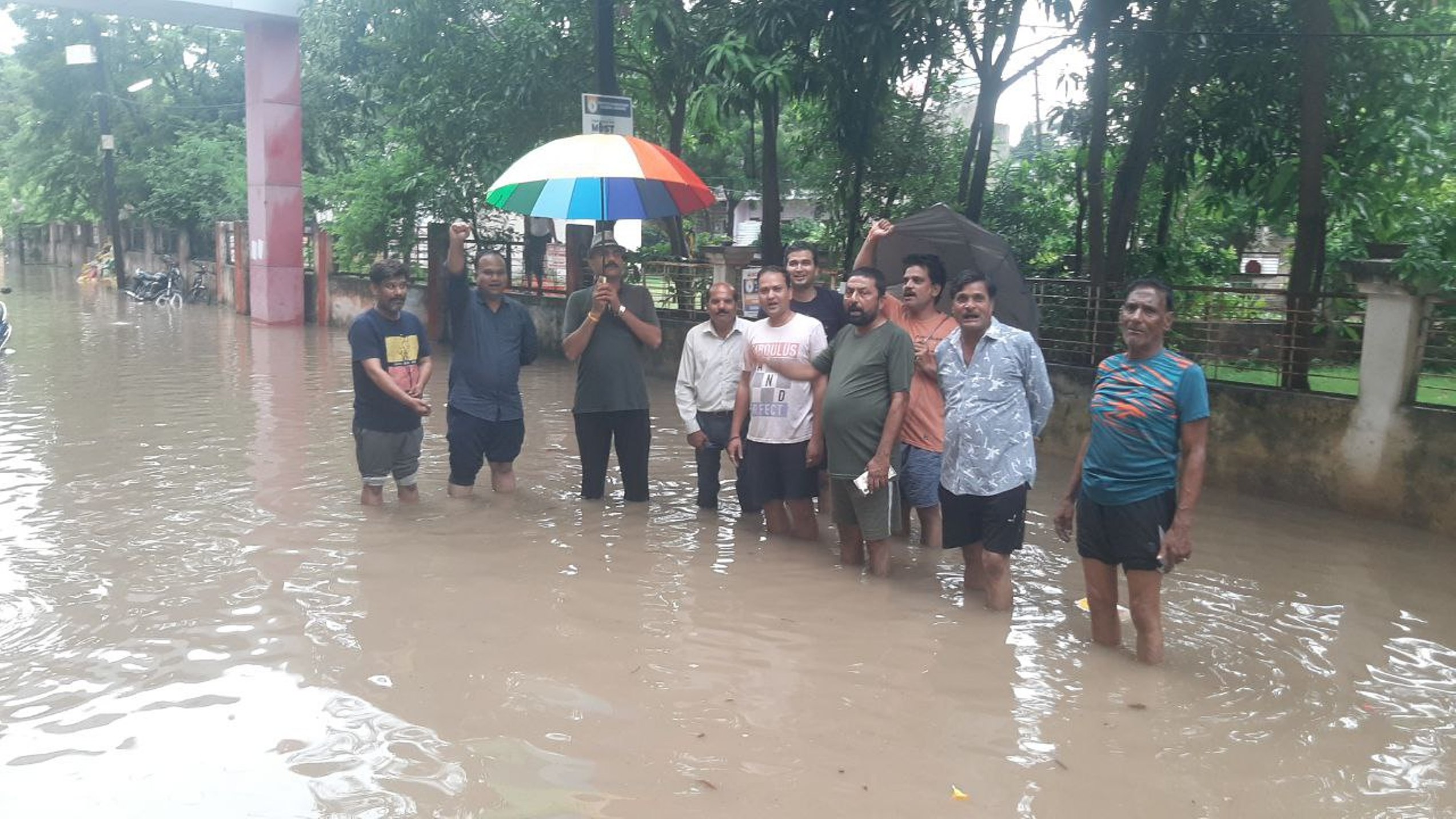 बद्रीधाम नगर और अर्चना विहार काॅलोनी के रहवासी जलजमाव से परेशान