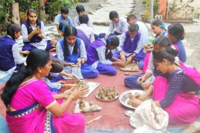 मिट्टी से बनी गणेशजी की मूर्तियों को घर-घर ढोल-धमाके के साथ करेंगे वितरित