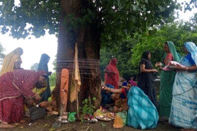 Somvati Amavasya: सोमवती अमावस्या पर मंदिरों में लगा रहा भक्तों का तांता