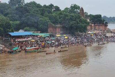 सोमवती अमावस्या पर हजारों श्रद्धालुओं ने किया नर्मदा के जल में पवित्र स्नान