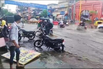 Heavy rain शहर में गरज-चमक के साथ आधे घंटे तक हुई तेज बारिश