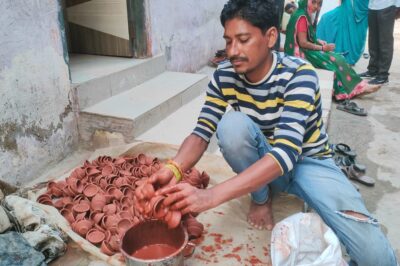 रात तीन बजे से उठकर बना रहे मिट्टी के दीपक