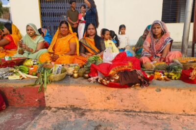 अस्तगामी भगवान सूर्य नारायण को दिया अर्घ्य