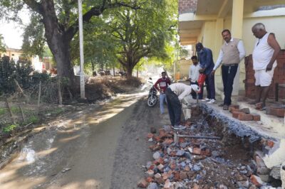 सत्ताधारी पार्षद ने मिसाल कायम करते हुए खुद तोड़ा अपना अतिक्रमण