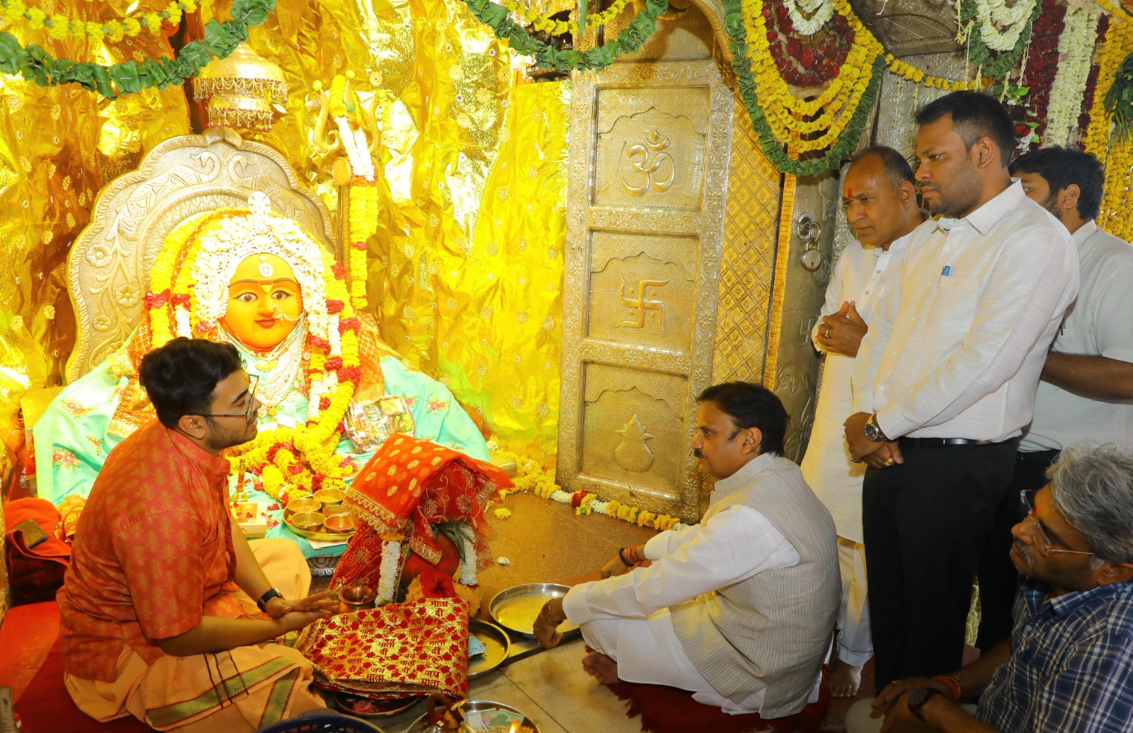 Mata tekari dewas