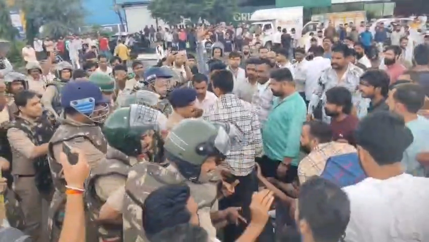 देवास करणी सेना का चक्काजाम