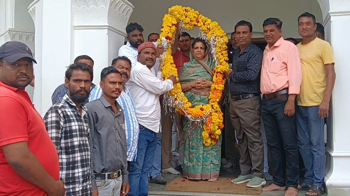 Mla gayatri raje