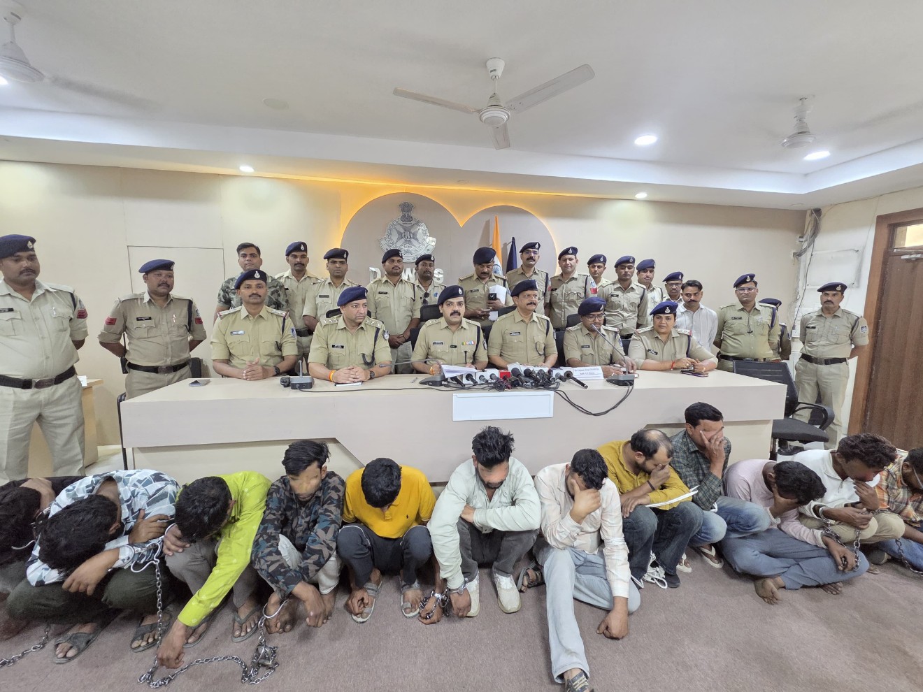 Dewas police action against md drugs
