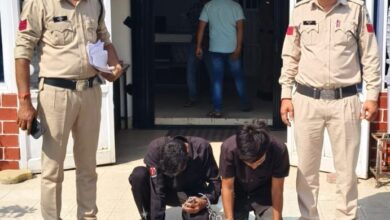 पुलिस की हिरासत में खड़े देवास औद्योगिक क्षेत्र चोरी के आरोपी
