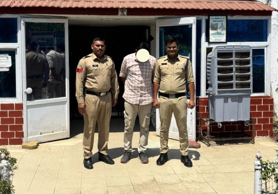 देवास औद्योगिक थाना पुलिस द्वारा गिरफ्तार किया गया साइबर ठगी गिरोह का आरोपी