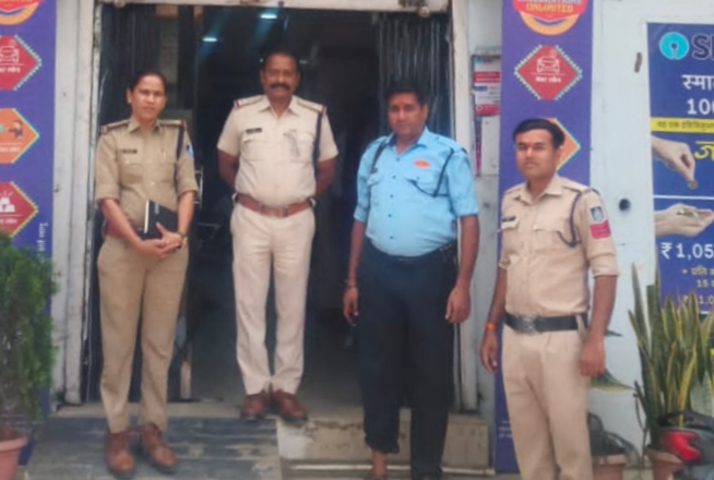 Police inspecting bank security arrangements in Bhaurasa Dewas