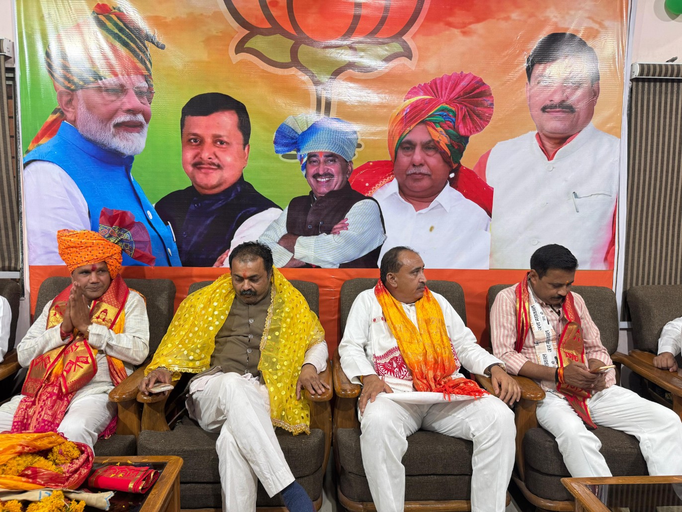 BJP leaders and workers welcoming Mahesh Parmar at BJP office Dewas