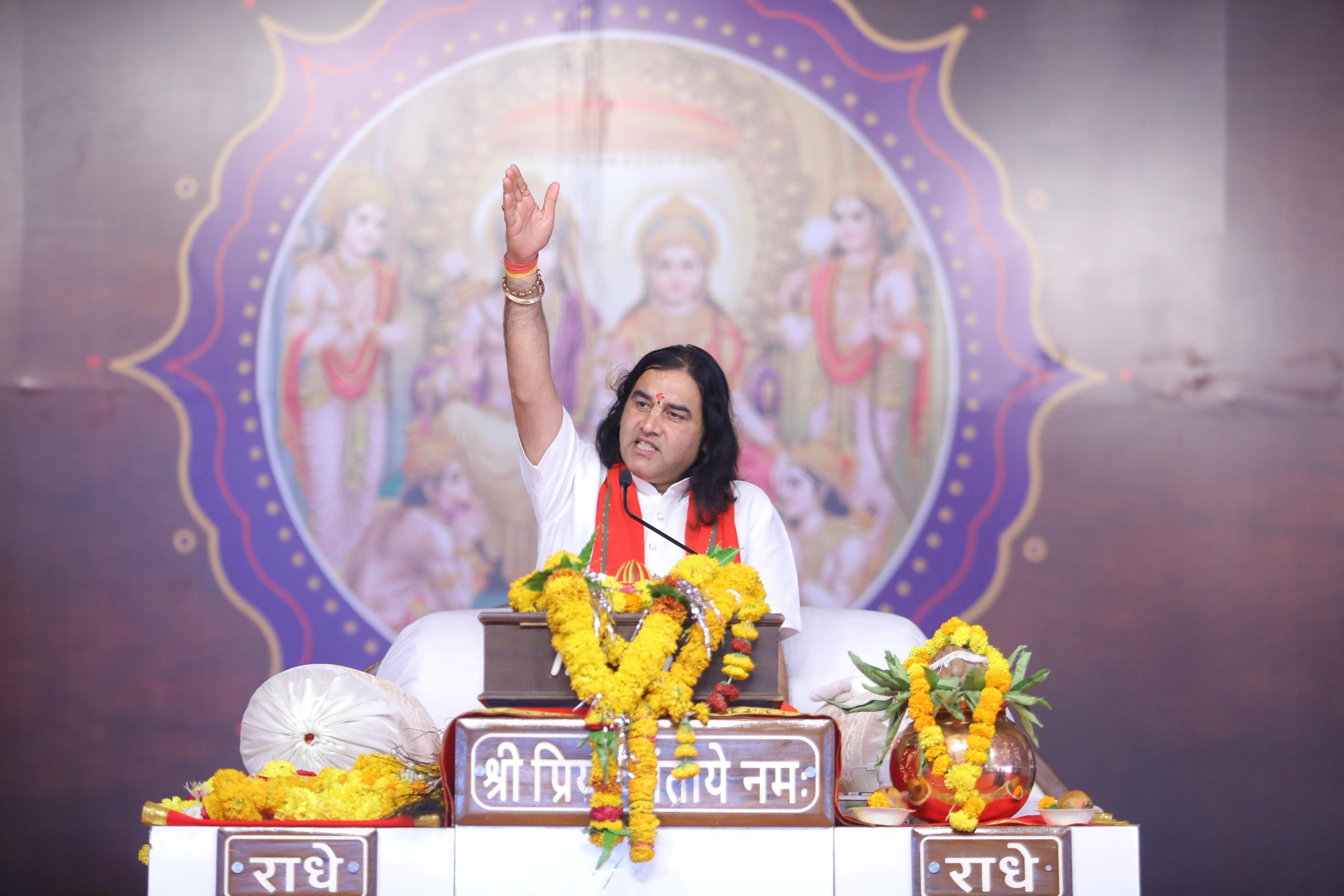 मध्य प्रदेश में कथा वाचन करते हुए देवकीनंदन ठाकुर जी महाराज