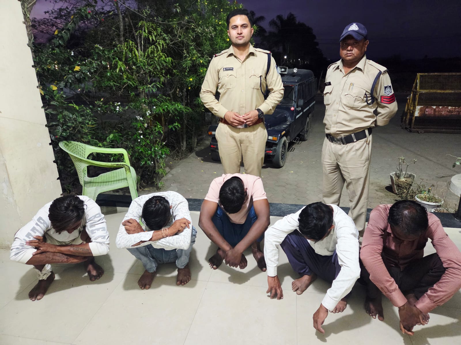 Dewas police arrested gamblers during raid near Tejaji temple Sannod