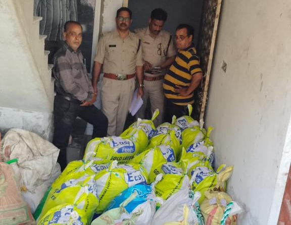 इंदौर के विधुर नगर में कार्रवाई के दौरान जब्त की गई अवैध भांग।