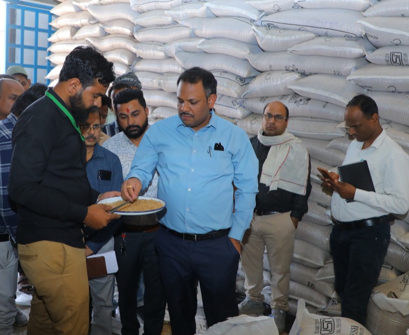 Collector Rituraj Singh inspecting wheat procurement center quality and weighing system in Dewas MP