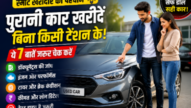 पुरानी कार खरीदने से पहले युवक-युवती कार की जांच करते हुए और ध्यान से देखते हुए।