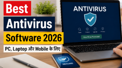 Laptop स्क्रीन पर Antivirus Security Software दिखाता हुआ आधुनिक सेटअप।