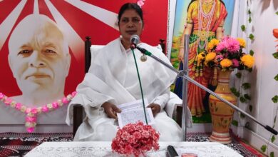 Brahma Kumari Premalata Didi giving spiritual discourse during Rajyoga meditation session in Dewas