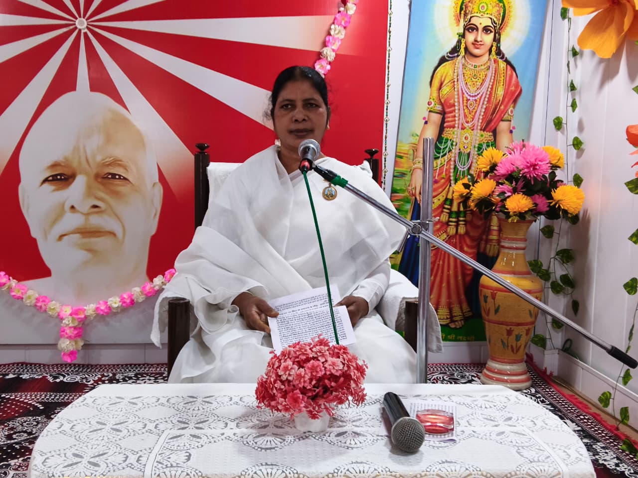Brahma Kumari Premalata Didi giving spiritual discourse during Rajyoga meditation session in Dewas