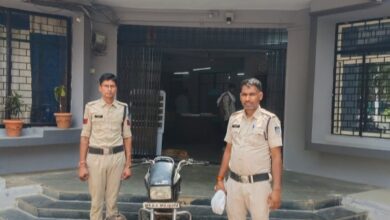 खातेगांव पुलिस द्वारा गिरफ्तार किया गया बाइक चोरी का आरोपी।