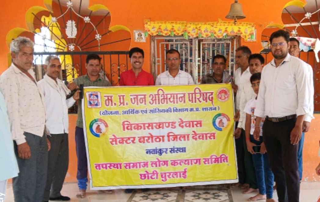 कृषि चौपाल में किसानों को संबोधित करते धर्मेंद्रसिंह राजपूत।