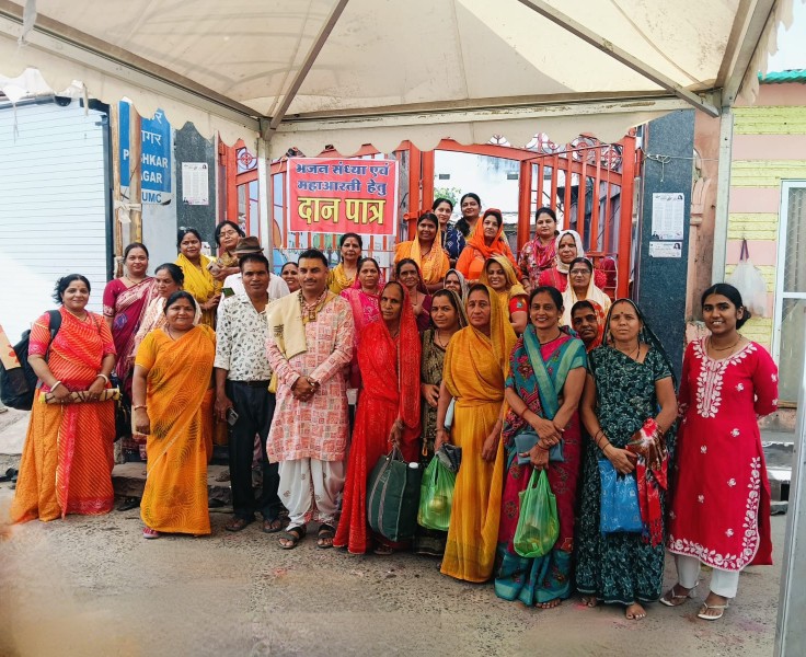 उज्जैन में पुरुषोत्तम मास के दौरान सप्त सागर में श्रद्धालु।