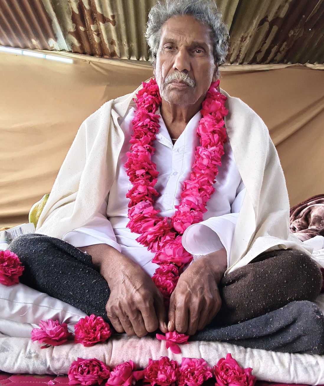 देवास में प्रवचन देते सद्गुरु मंगलनाम साहेब
