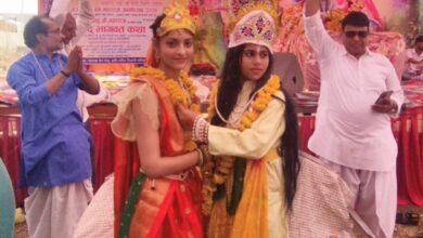 भमोरी के श्री गजासिन सार्वजनिक शनि मंदिर में श्रीकृष्ण-रुक्मिणी विवाह की झांकी।