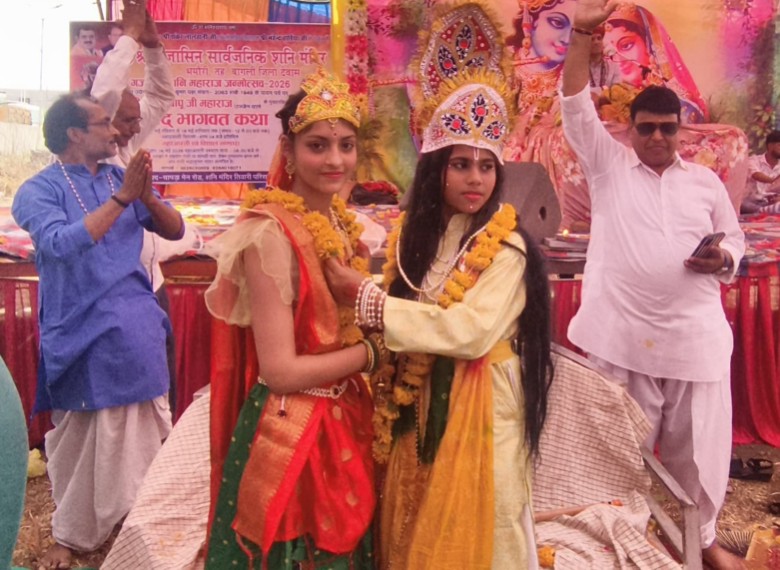 भमोरी के श्री गजासिन सार्वजनिक शनि मंदिर में श्रीकृष्ण-रुक्मिणी विवाह की झांकी।