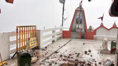 माता टेकरी पर बड़ी माता मंदिर के छत का छोटा हिस्सा गिरा।
