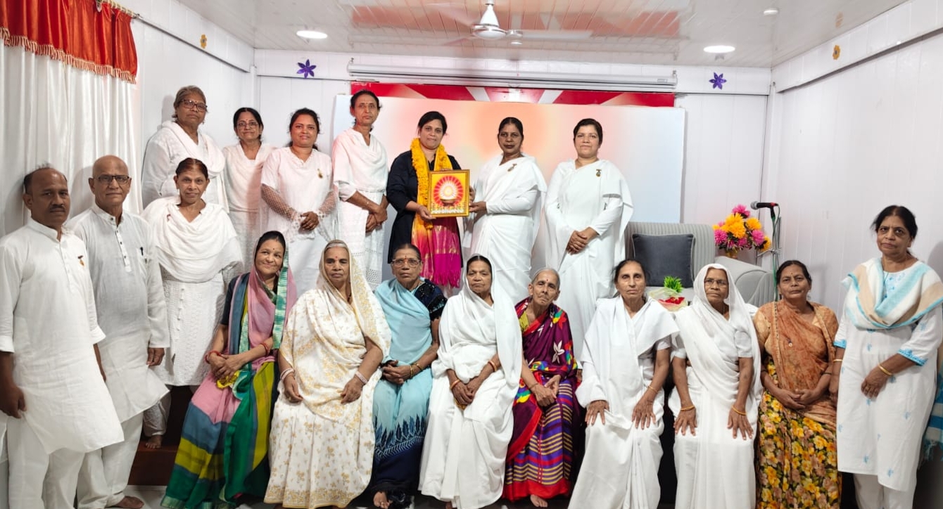 देवास के प्रजापिता ब्रह्माकुमारी ईश्वरीय विश्वविद्यालय के कालानी बाग सेंटर पर आयोजित कार्यक्रम