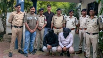 देवास में वाहन चालक के अपहरण और जबरन वसूली मामले में गिरफ्तार आरोपी पुलिस की गिरफ्त में।