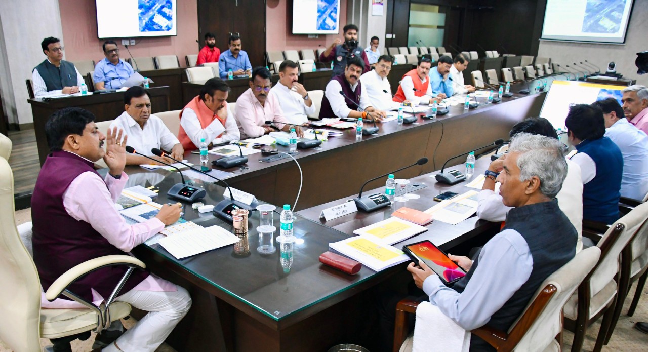 सिंहस्थ 2028 की तैयारियों की समीक्षा बैठक में मुख्यमंत्री डॉ. मोहन यादव।