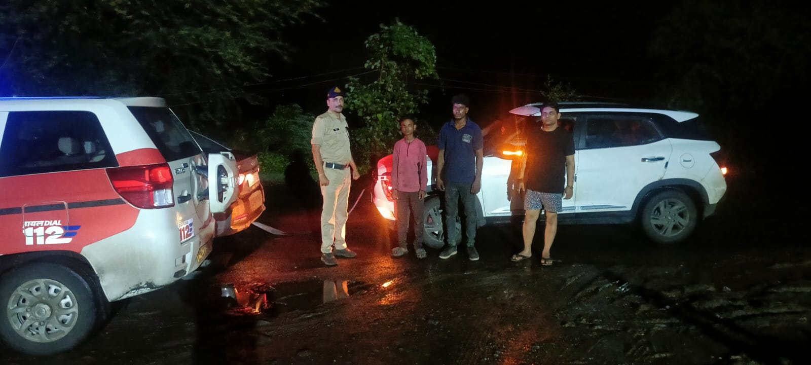 आधी रात जंगल में फंसे परिवार की बनी सहारा डायल-112, बीमार व्यक्ति को समय पर अस्पताल पहुंचाया