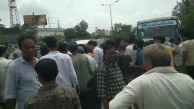 देवास में दर्दनाक हादसा: बस से उतरते ही दूसरी बस ने रौंदा