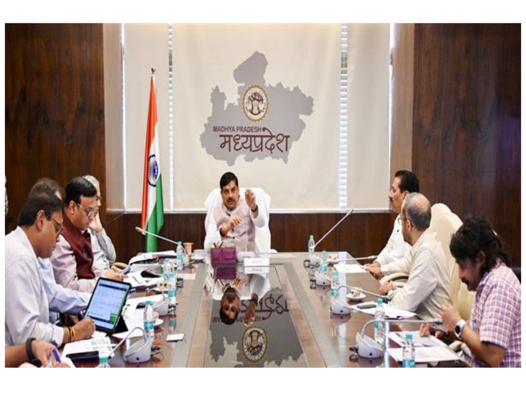 भोपाल में कृषक कल्याण वर्ष की समीक्षा बैठक को संबोधित करते मुख्यमंत्री डॉ. मोहन यादव।