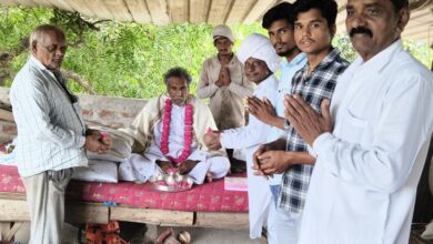 देवास में गुरु-शिष्य संवाद एवं गुरुवाणी पाठ के दौरान श्रद्धालुओं को संबोधित करते सद्गुरु मंगल नाम साहेब